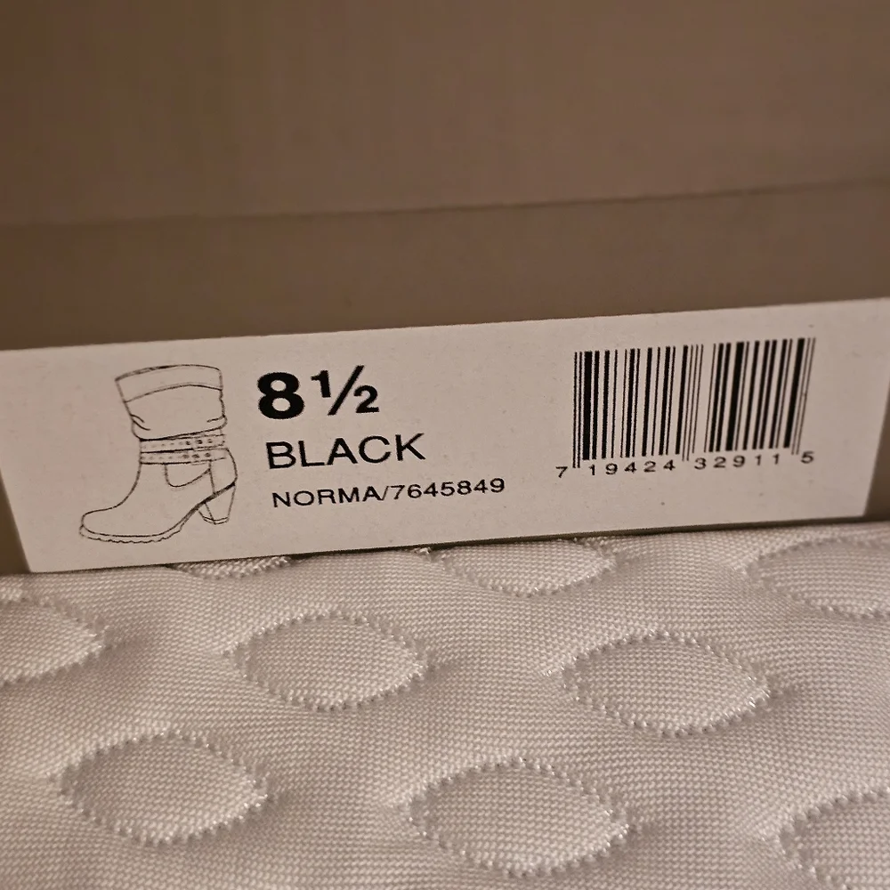 Levity Norma women's boots size 8.50 color black. New Never worn heel 3" NWOT - Picture 12 of 13